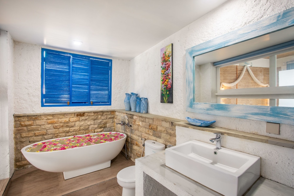 Santorini Beach Resort 64/65