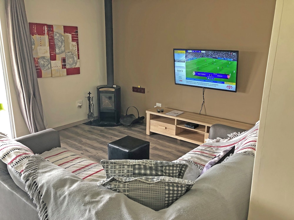 Hills and Dales Accommodation 29/50