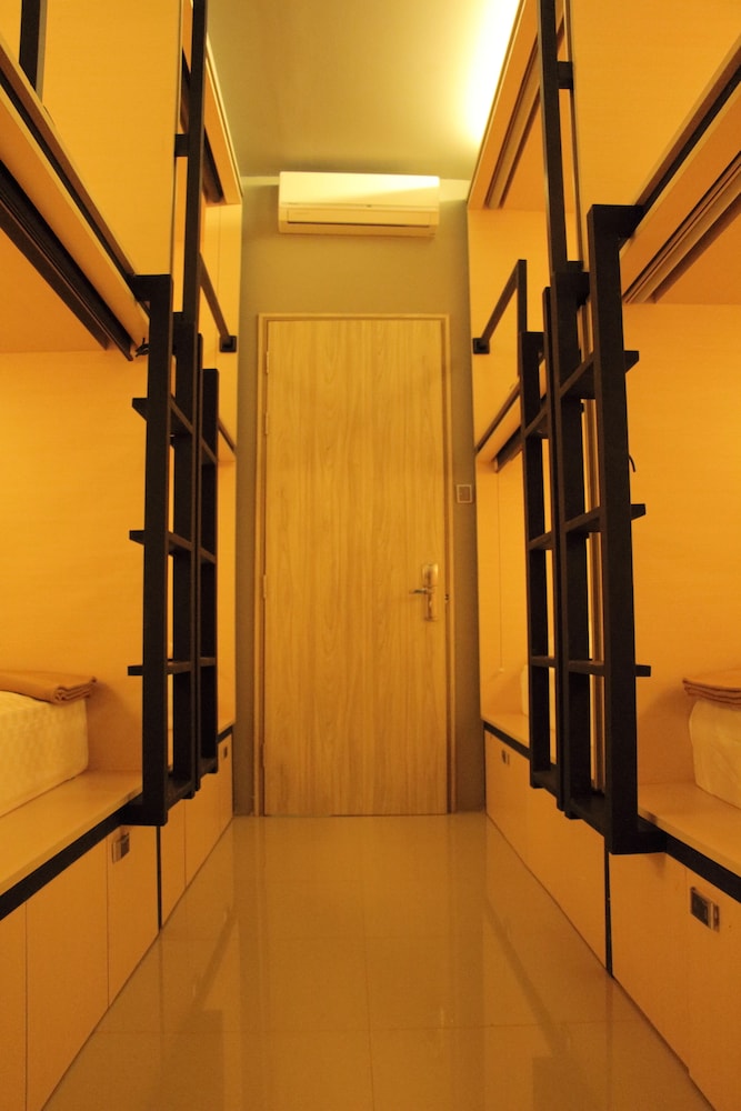 Bali Caps Hostel 10/26
