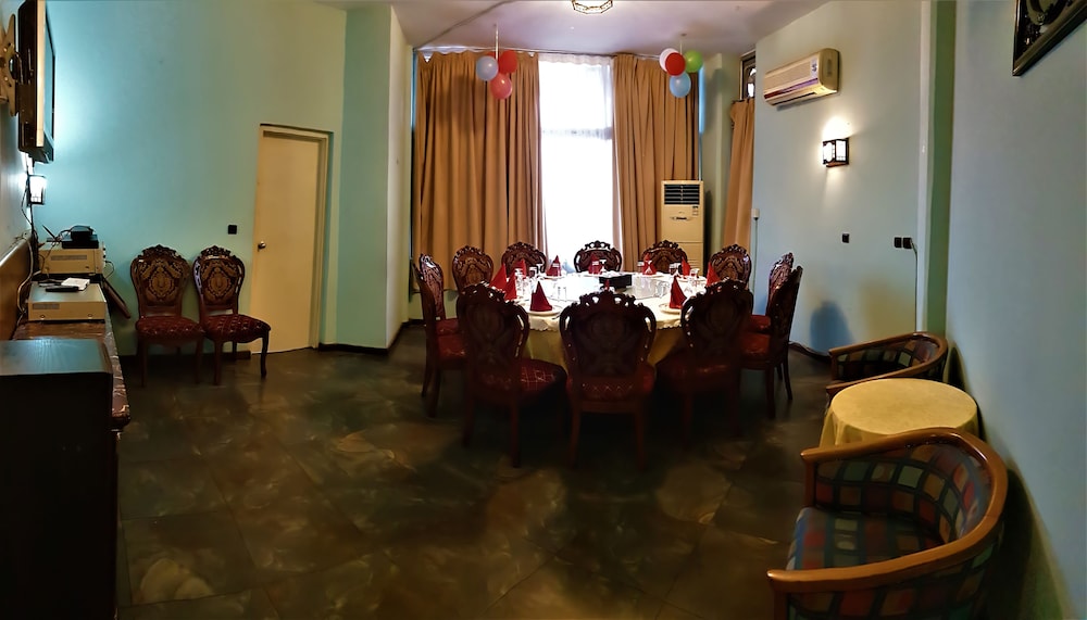 Robinhood Inn 34/50