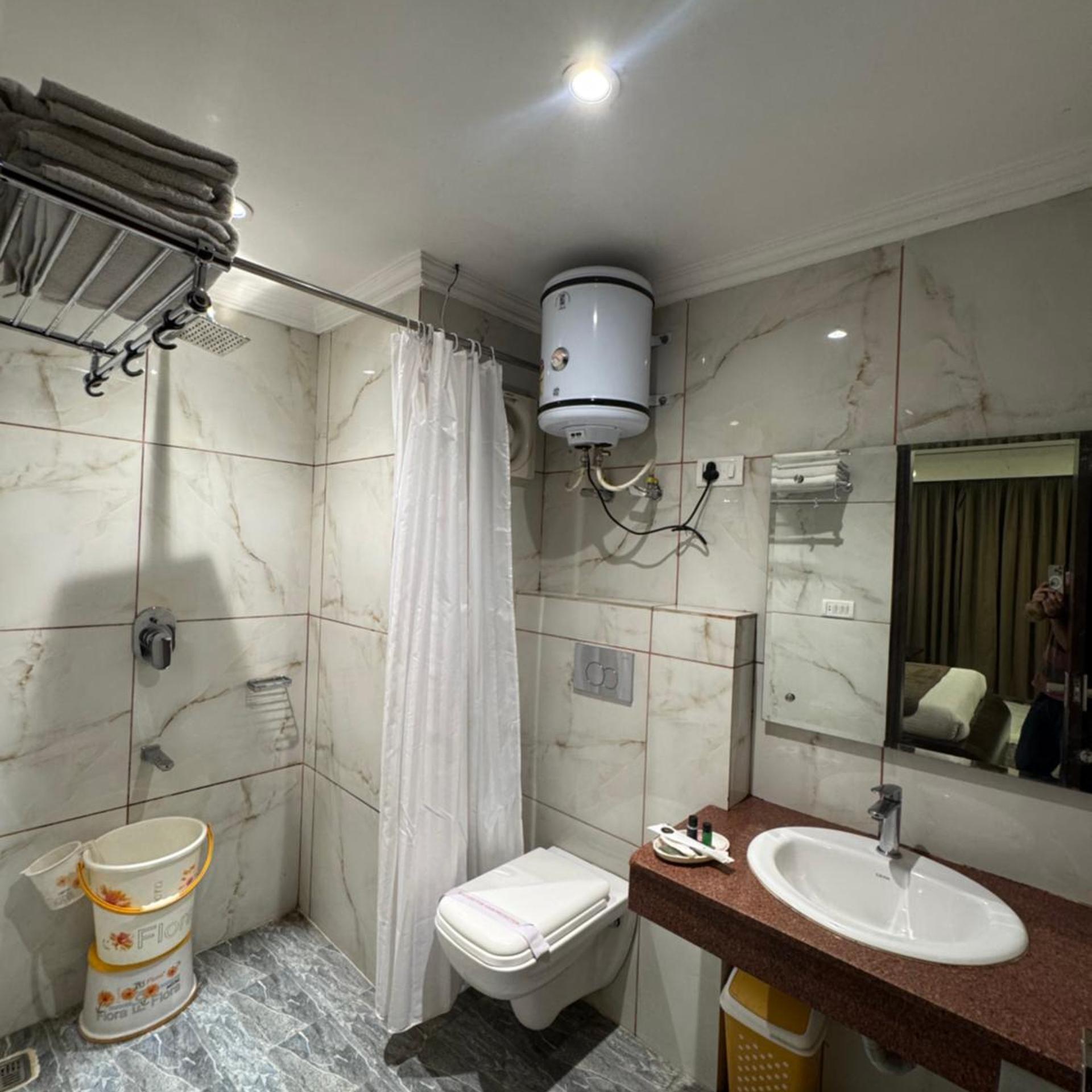Oyo 4608 Hotel Galaxy 36/39