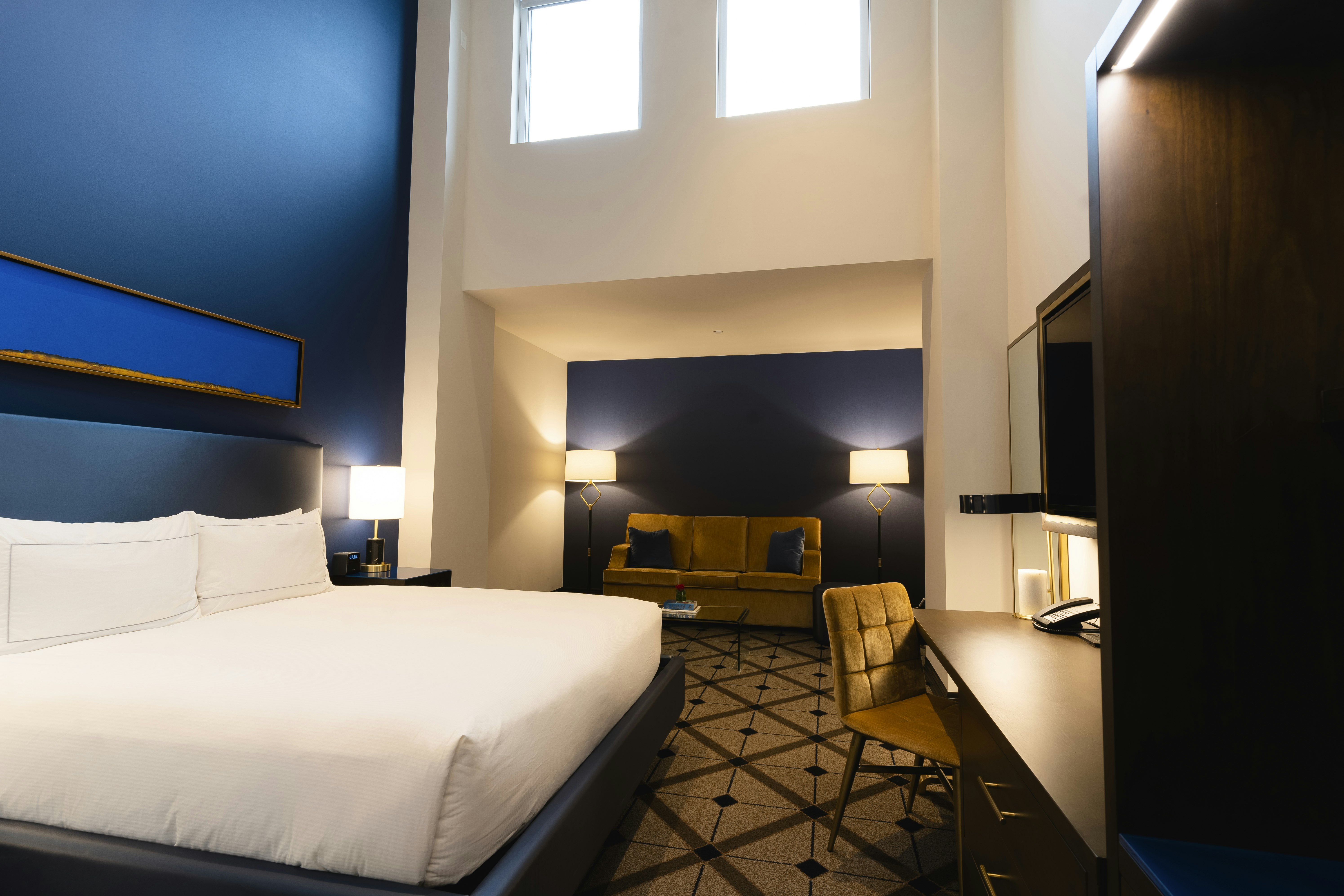 ROOM, KING BED, SOFA, LARGE