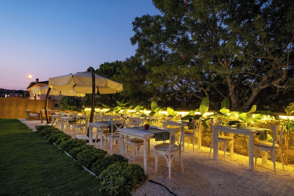 Armel Alacati (+12 Adult Only) 39/46