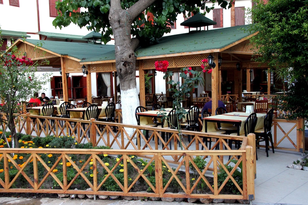 Idyros Hotel 11/50