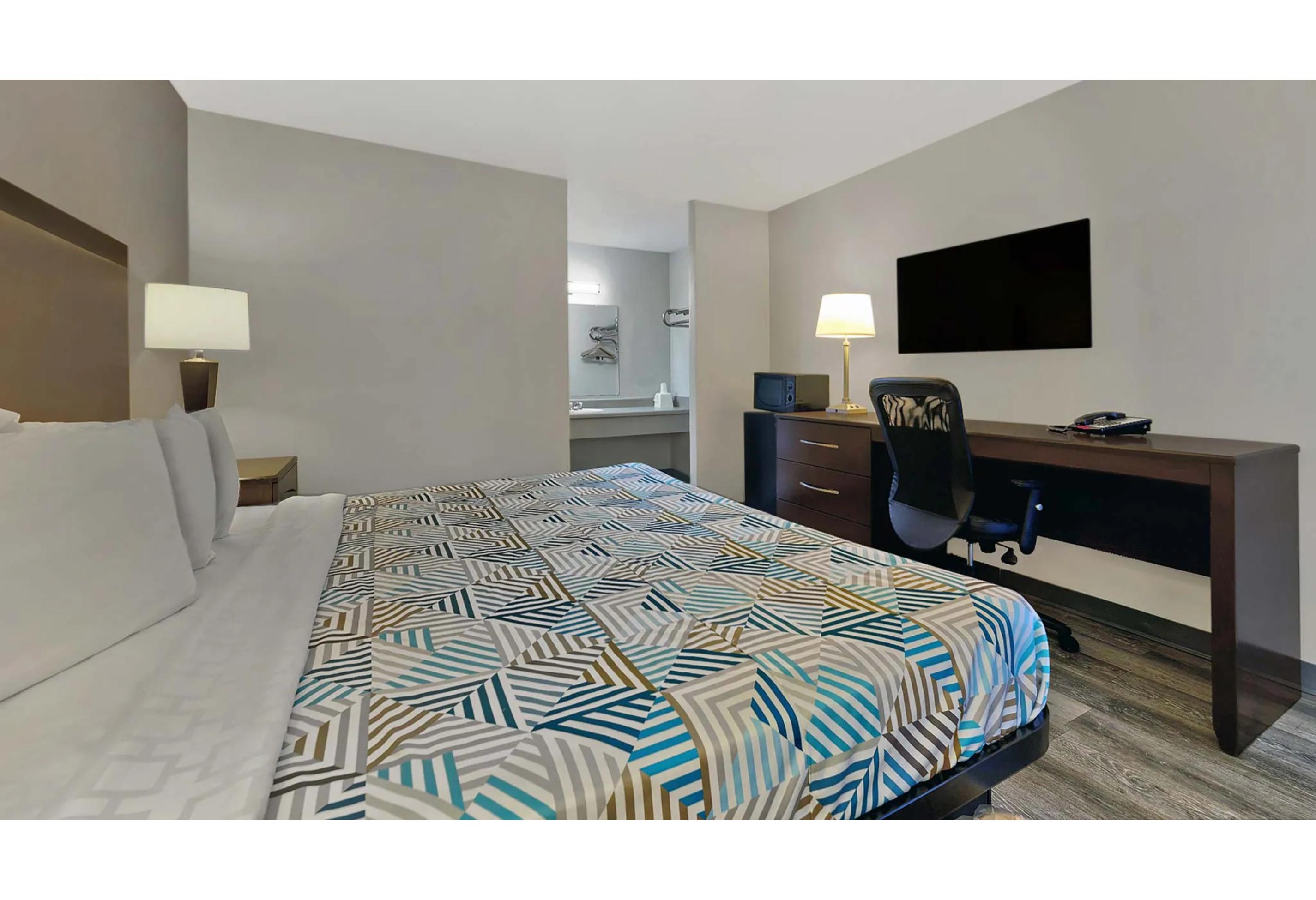 غرفة بسرير كينج للمدخنين، Motel6 McDonough, GA 2/4