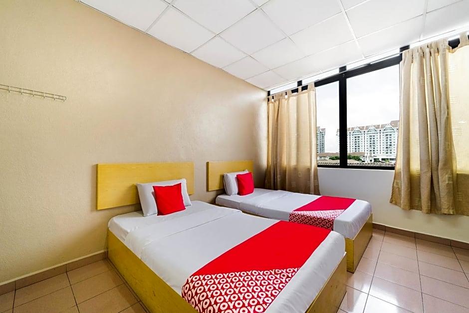 OYO 89461 Cp Hotel 18/32