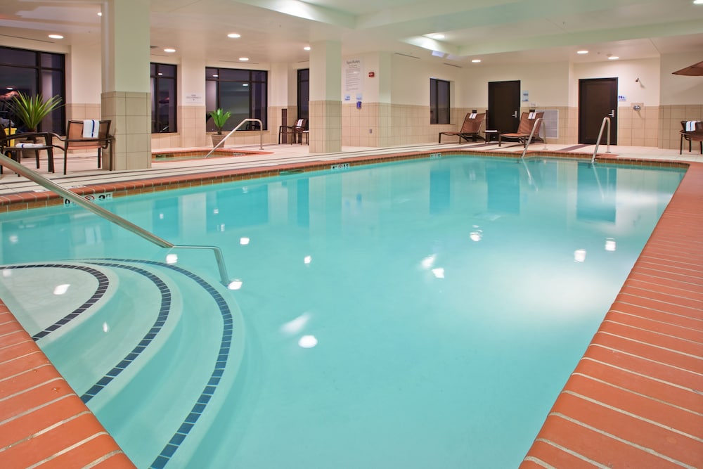 Holiday Inn Express Hotel And Suites Columbus Edinburgh 1/46