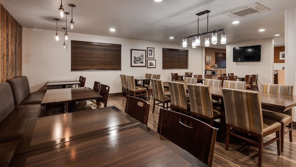 Best Western Hi-Desert Inn 34/37