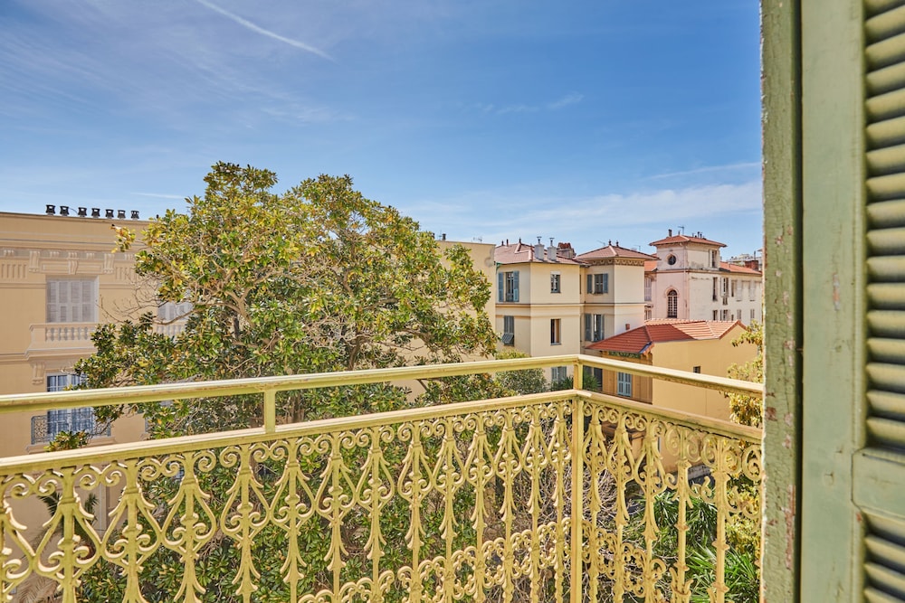 Appart'hotel Odalys City Nice Centre 76/81