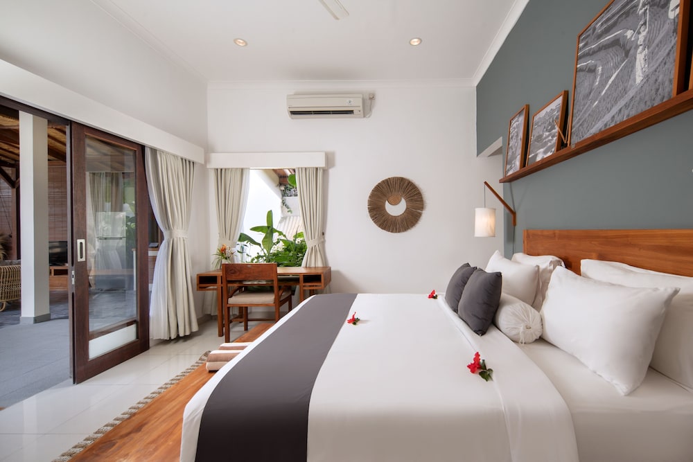 2 BEDROOMS, FAMILY, VILLA, PRIVATE POOL