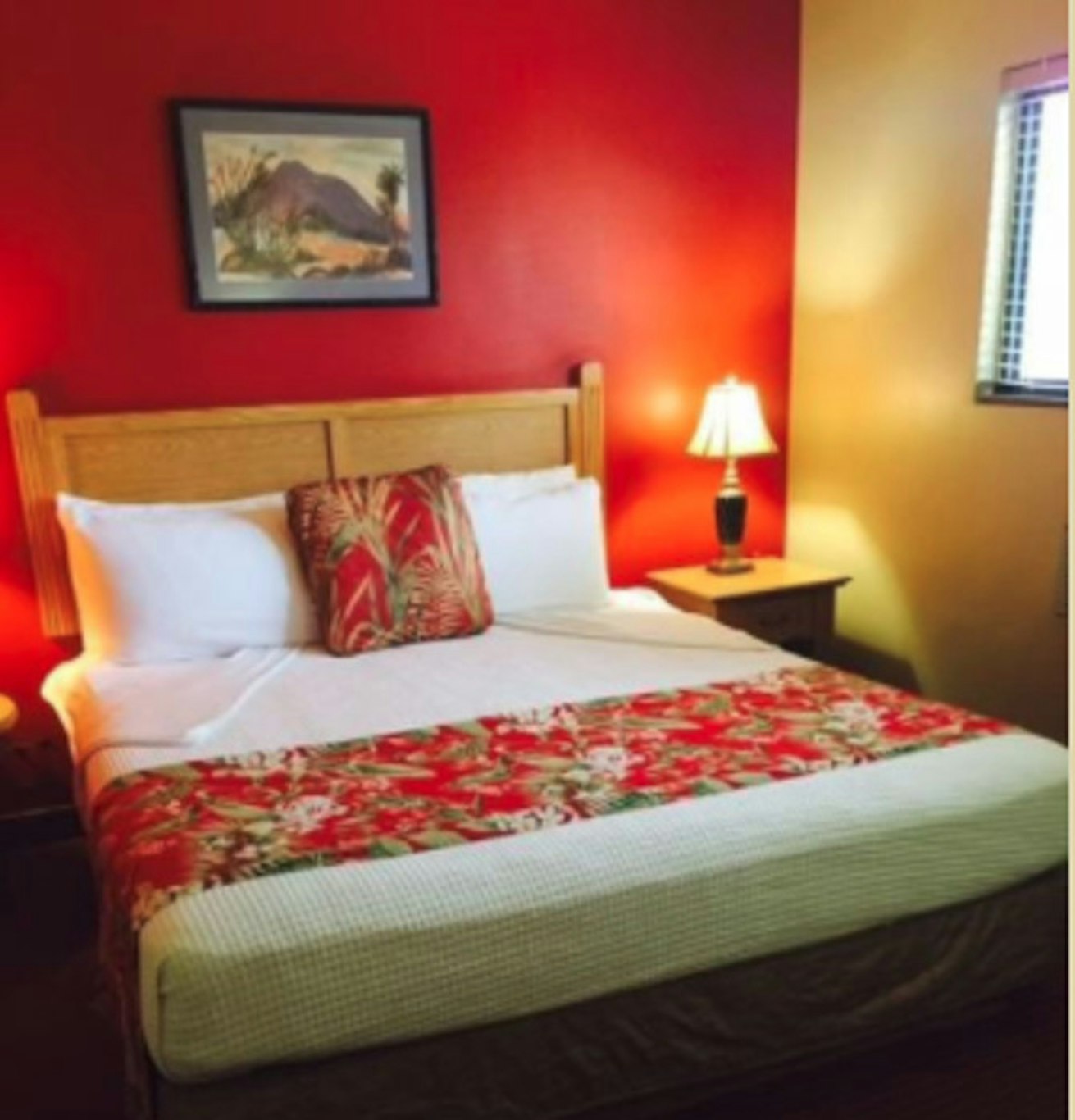 SUITE, KING BED, PARLOR