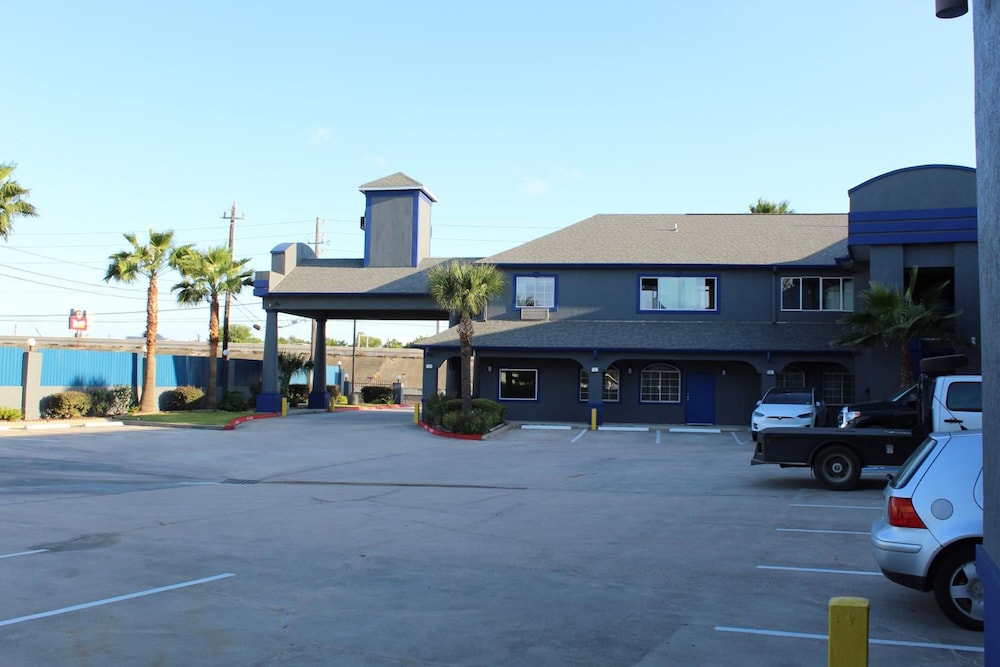 Sapphire Inn Suites 1/58