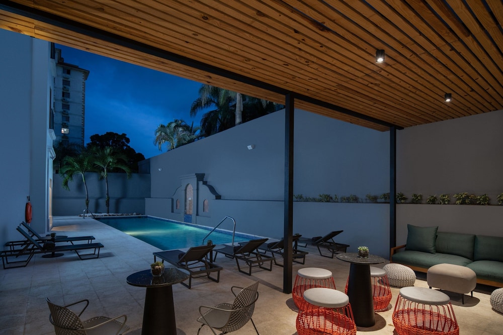 Courtyard Santo Domingo 6/33