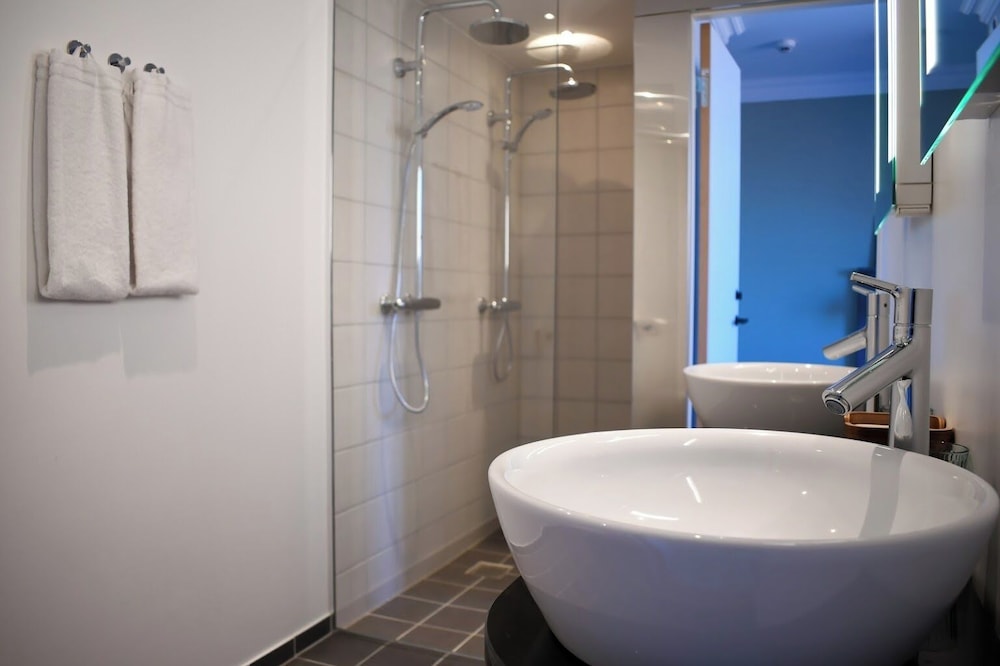 Fredensborg Store Kro 64/66