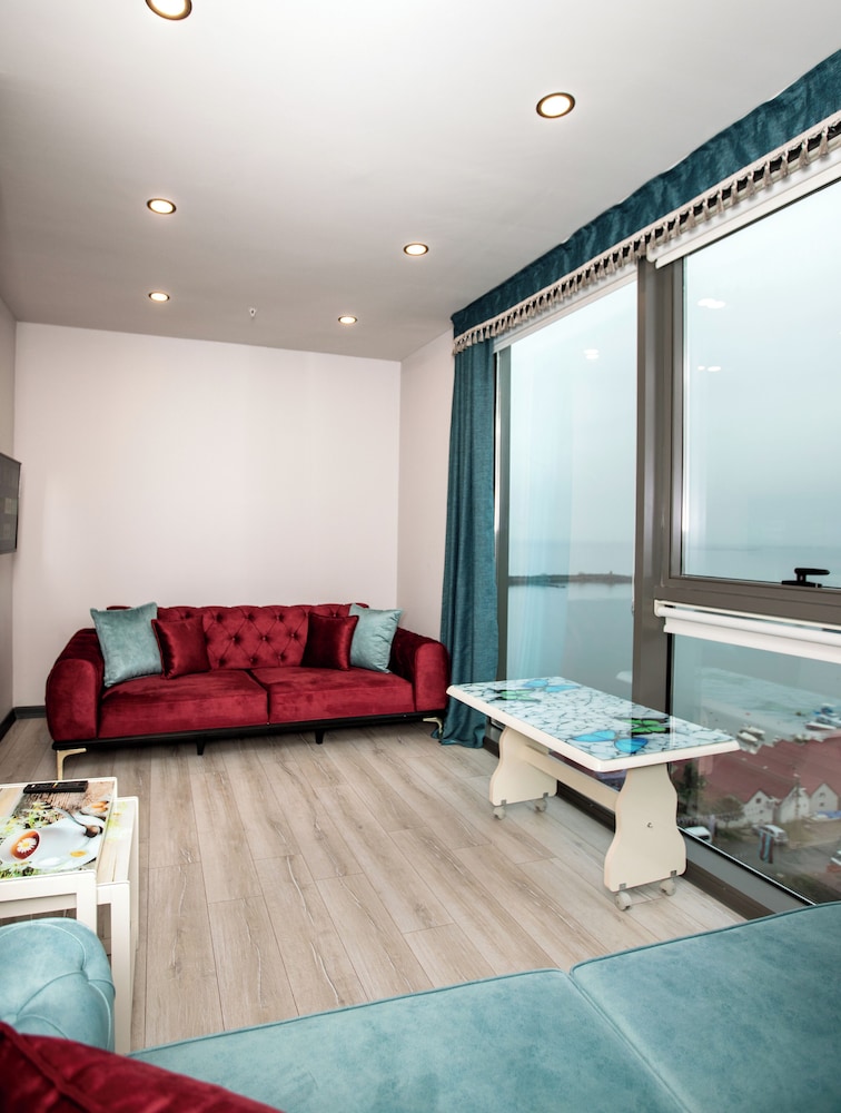 Marina Green Suite Hotel 31/41