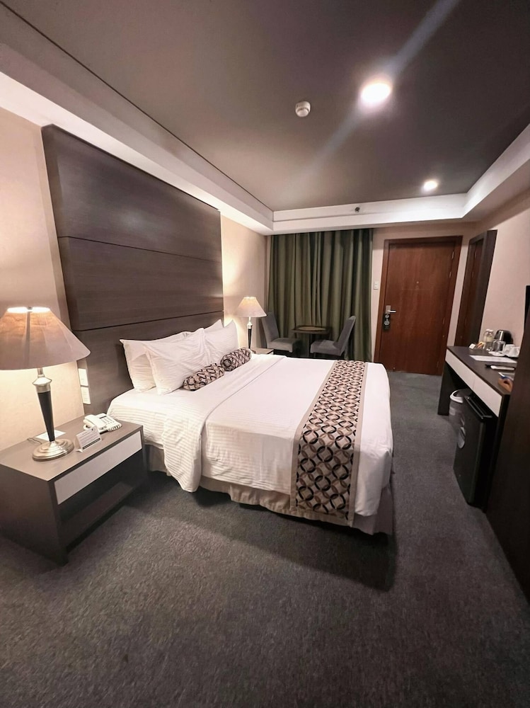 88 Courtyard Hotel 27/52