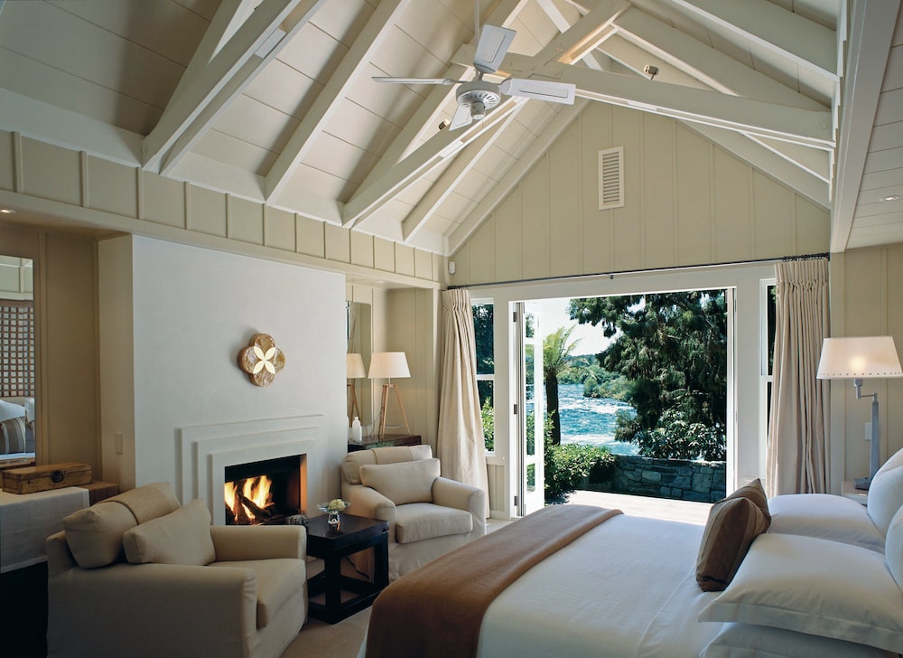 HUKA LODGE 27/66