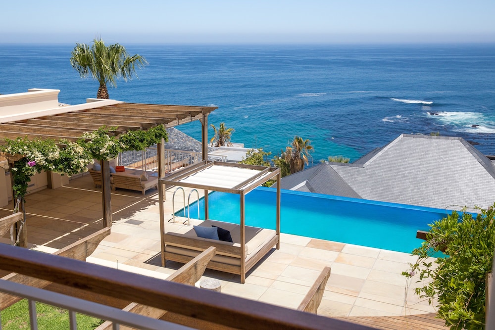 Compass House Boutique Hotel 42/48
