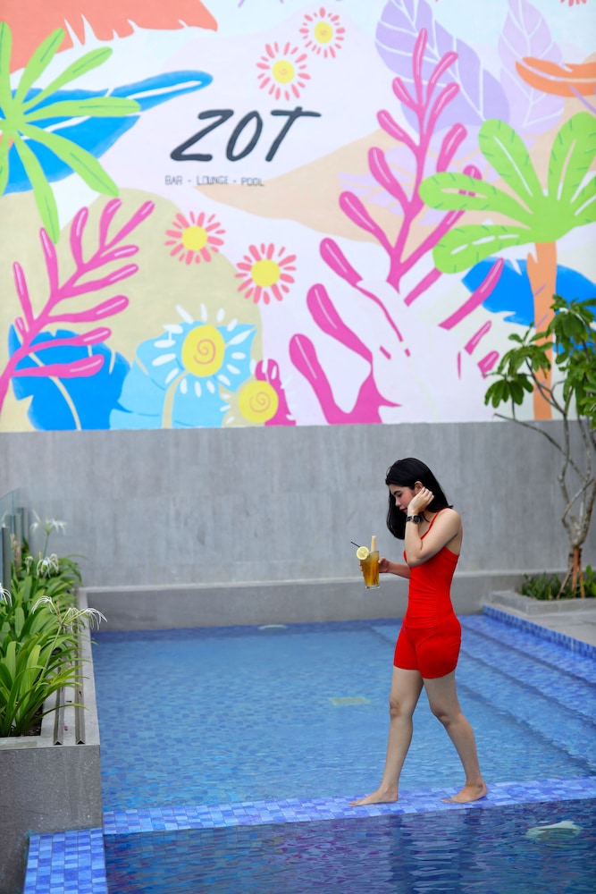 The Zuri Pekanbaru 6/68