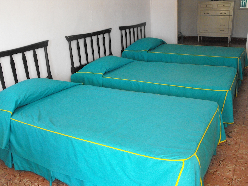 ROOM, QUADRUPLE