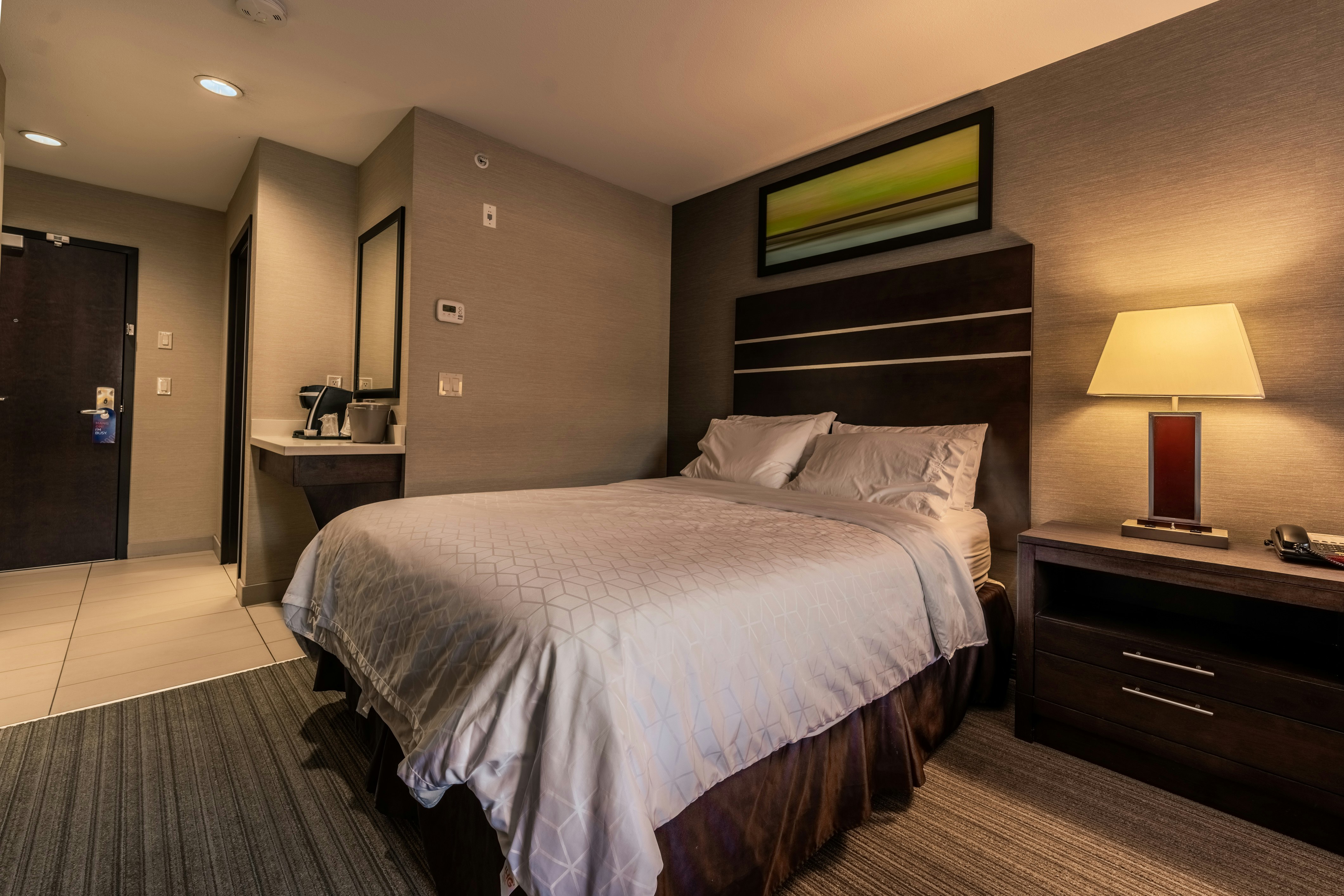 HOLIDAY INN EXPRESS GOLDEN KICKING HORSE 33/75