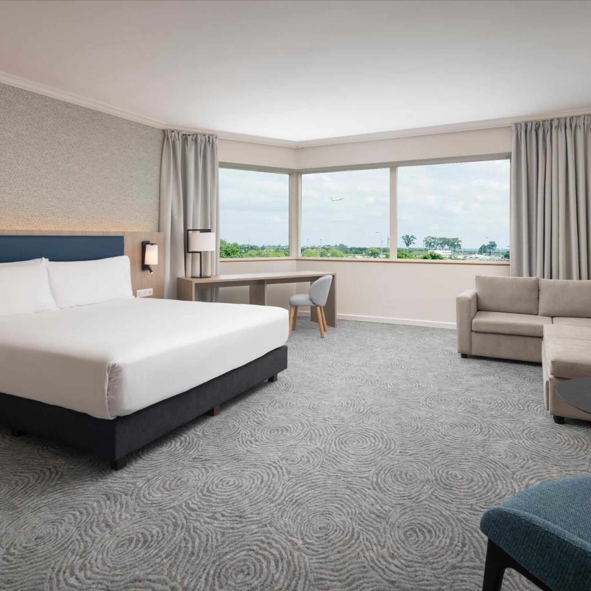Plus, Executive, King Bed, Executive Lounge Access