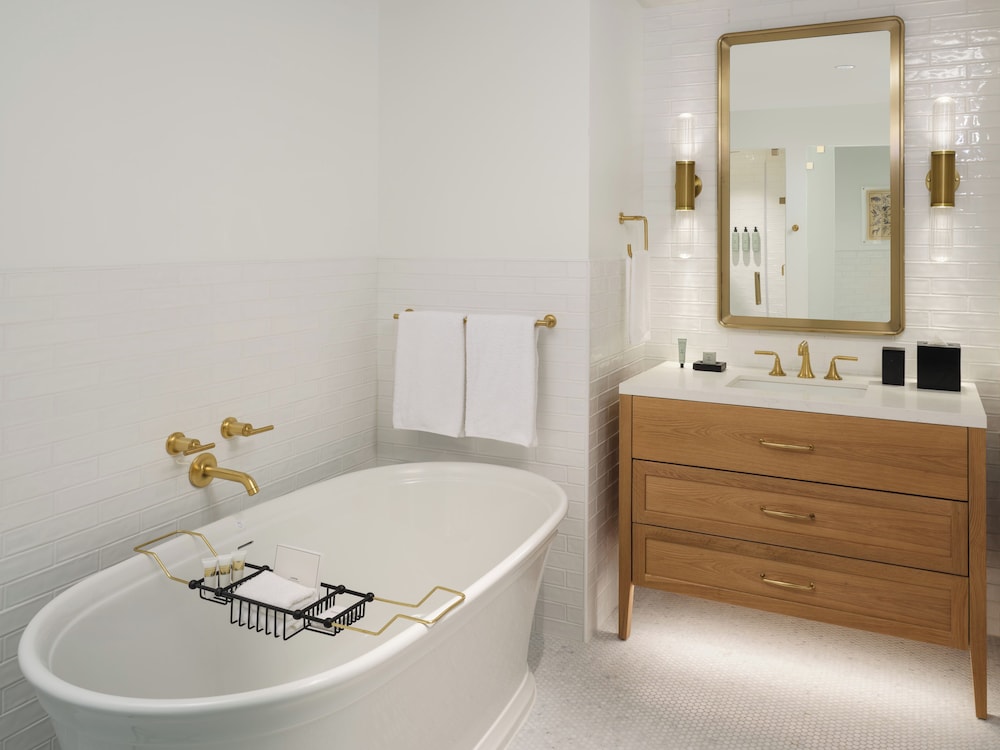 Tower, Studio, Suite, King Bed, Accessible