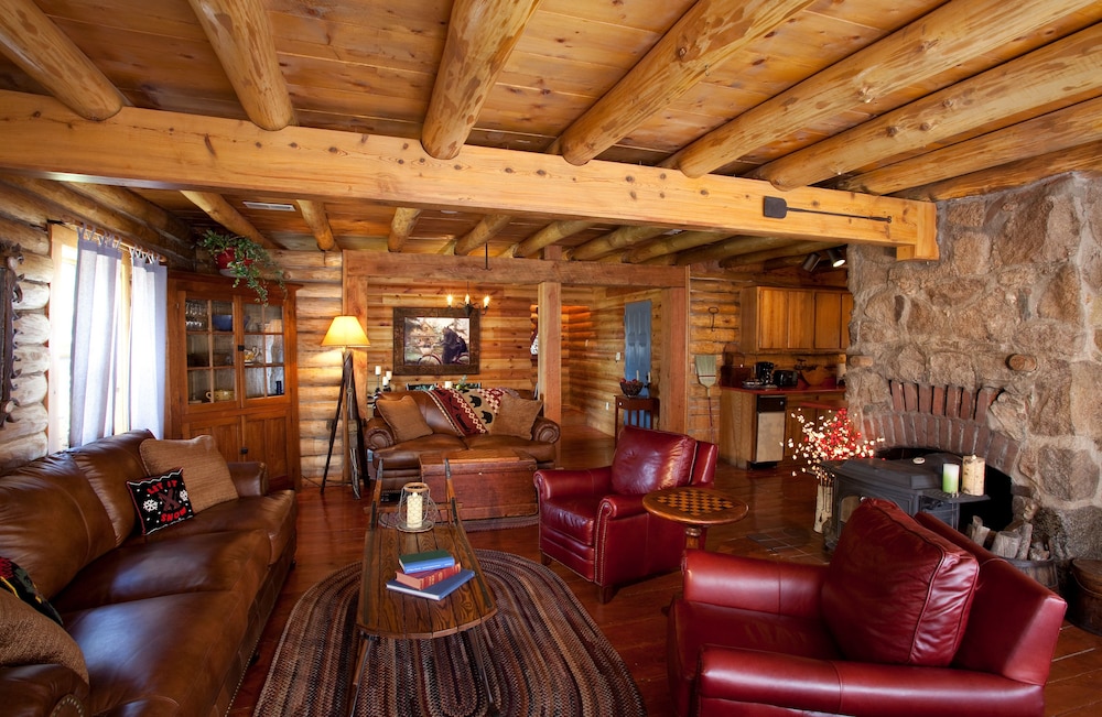 Alpine Village Suites 23/50
