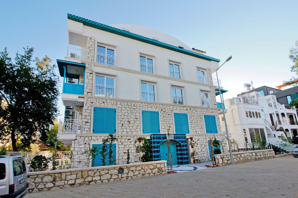 Dam Hotel Lara 4/22