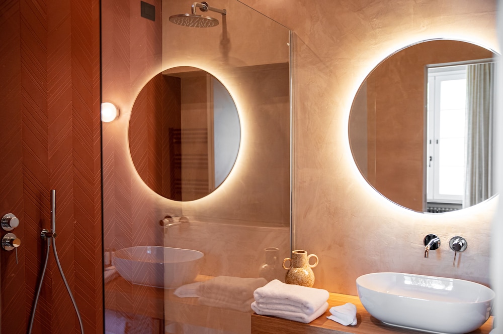 Villa Riviera Suites 43/50