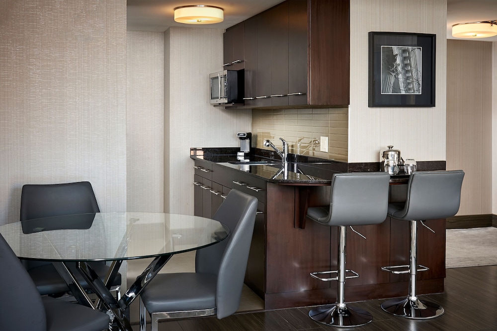 Sheraton Hamilton Hotel 40/42