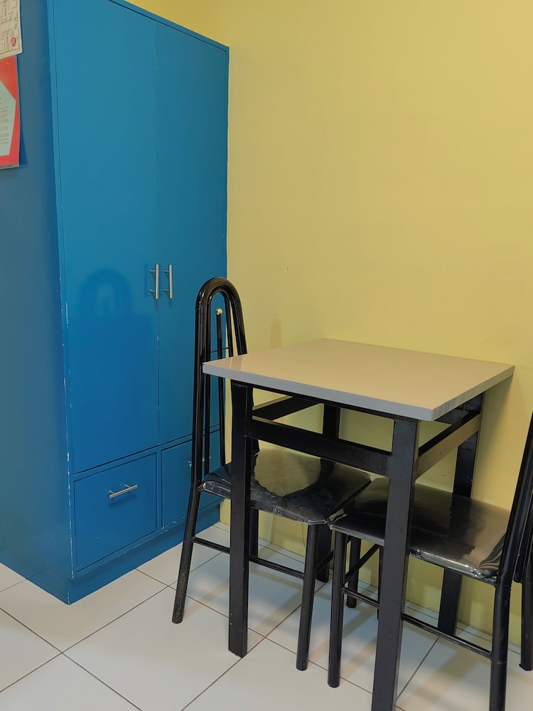 Yellow Pad Hotel 13/16