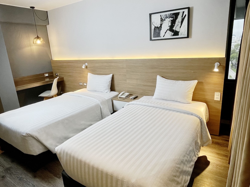 ROOM, TWIN BEDS