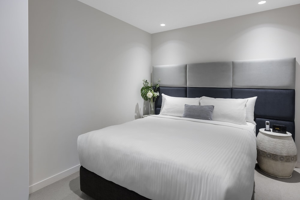 1 BEDROOM, APARTMENT