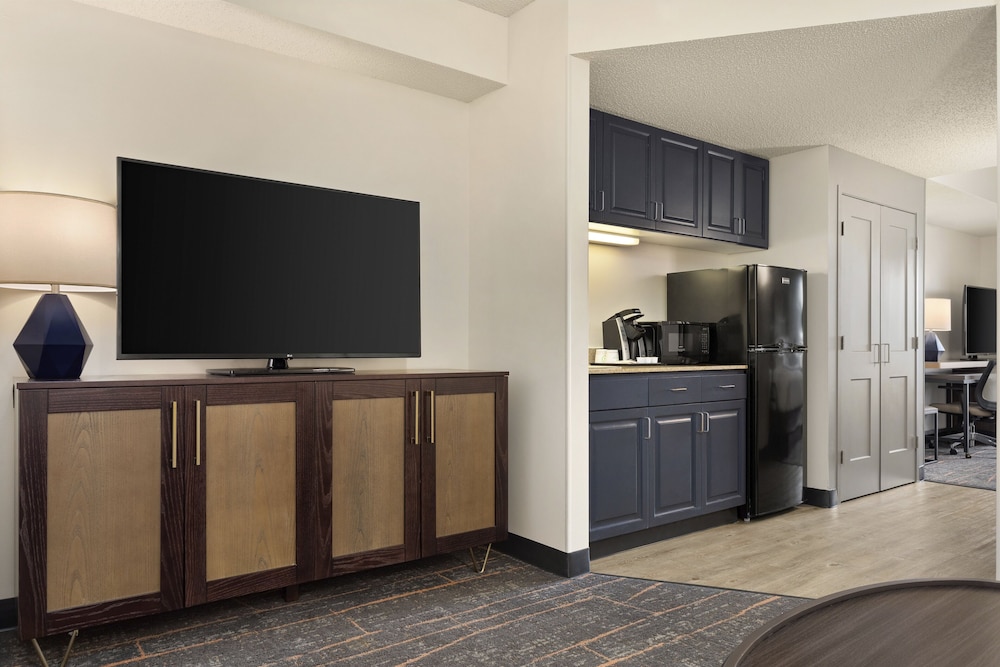 Holiday Inn Hotel Suites Maple Grove Nw Mpls Arbor Lks 18/76