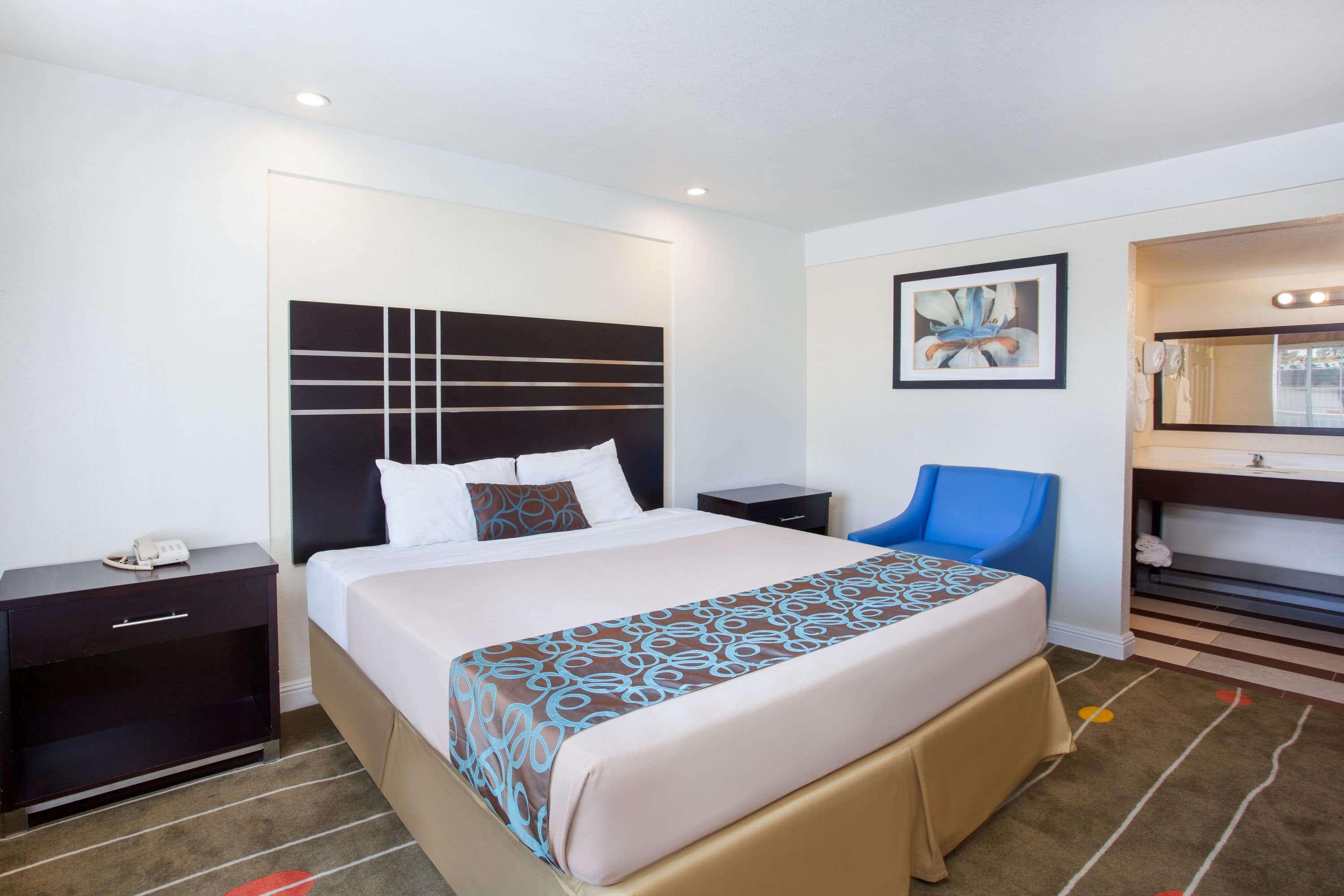 Travelodge By Wyndham Fresno Yosemite Area 7/13