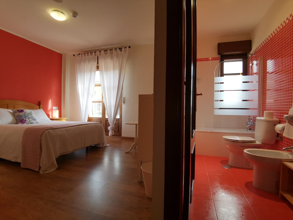 Hotel El Trasgu 11/21