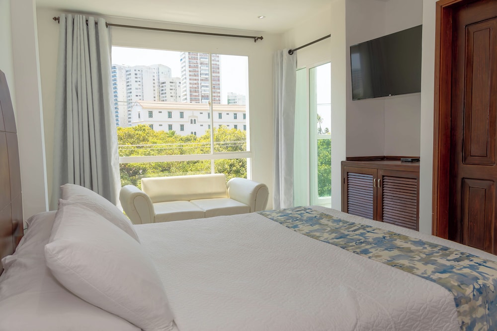Coral Reef Hotel 26/58