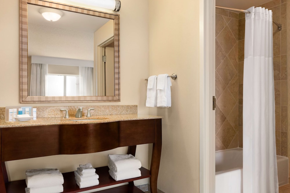 Hampton Inn And Suites Washington Dulles Interntnl Airport 14/42