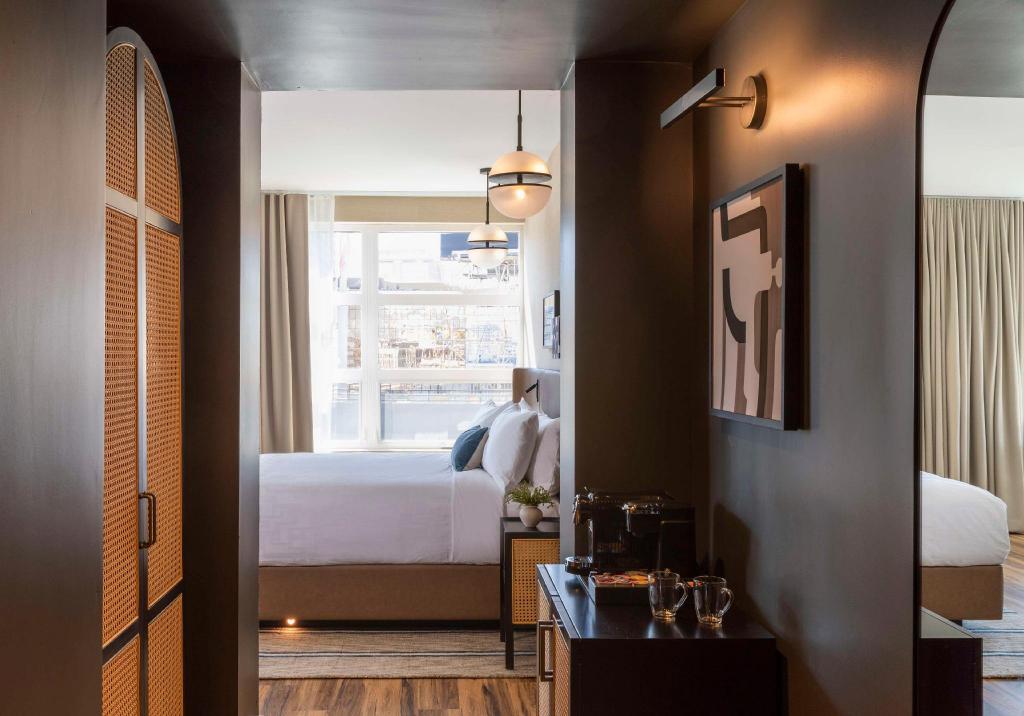 Broadway, Suite, Kissel Uptown Oakland, in the Unbound Collection by Hyatt 7/7