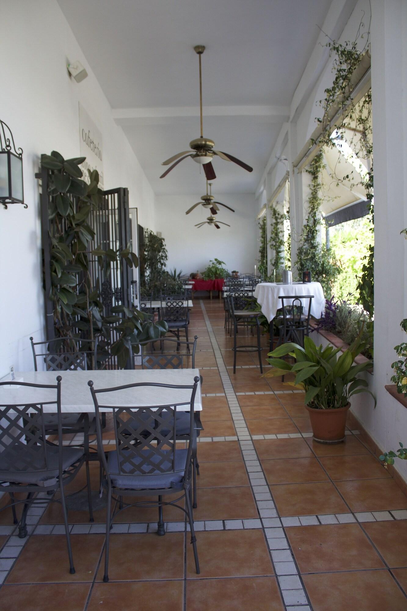 Hotel Asador Albenzaire 35/62