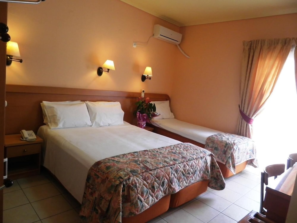 HOTEL SEGAS 12/43