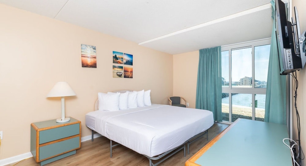 2 BEDROOMS, CONDO, PREMIUM, BAY VIEW, PATIO