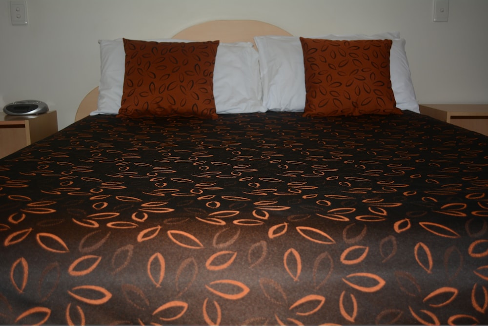 ROCKY GARDENS MOTOR INN 18/28