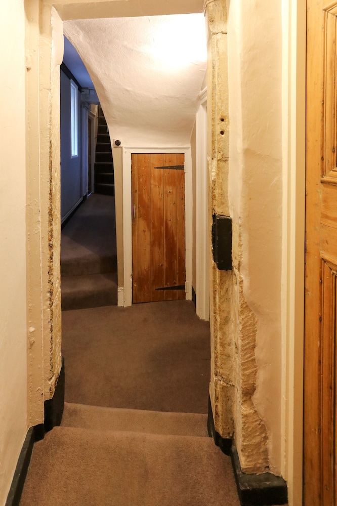 Ancient Gatehouse Hotel 30/50