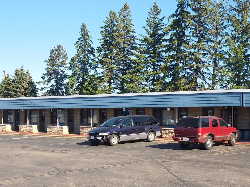 Knights Inn Stevens Point 3/45