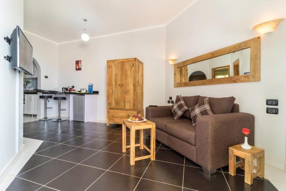 Royal Beach Serviced Apartments 57/75