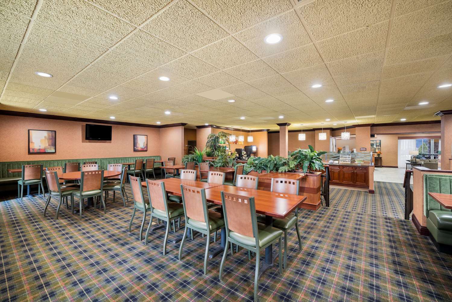 Quality Inn & Suites Syracuse Fairgrounds 19/27