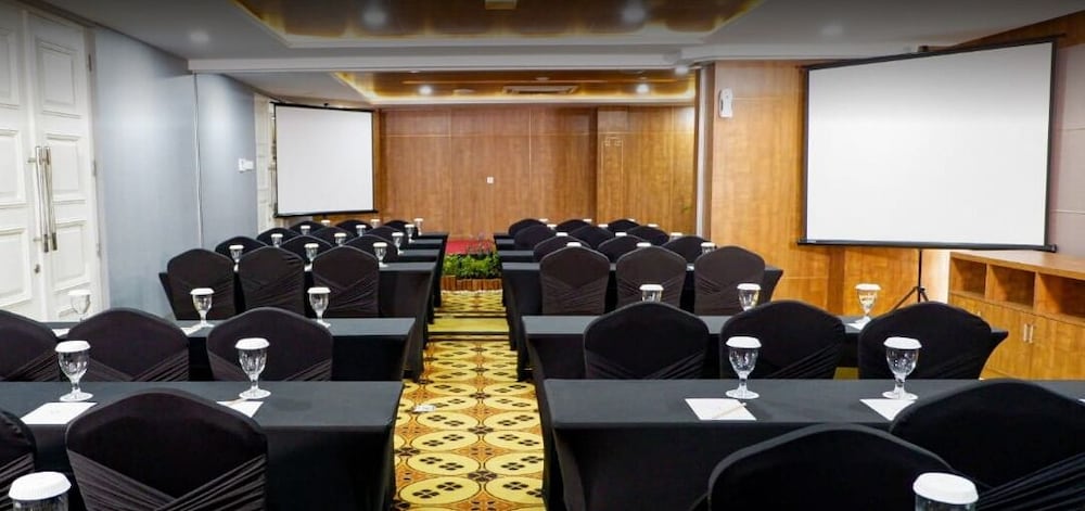 eL Hotel Yogyakarta Malioboro 60/66