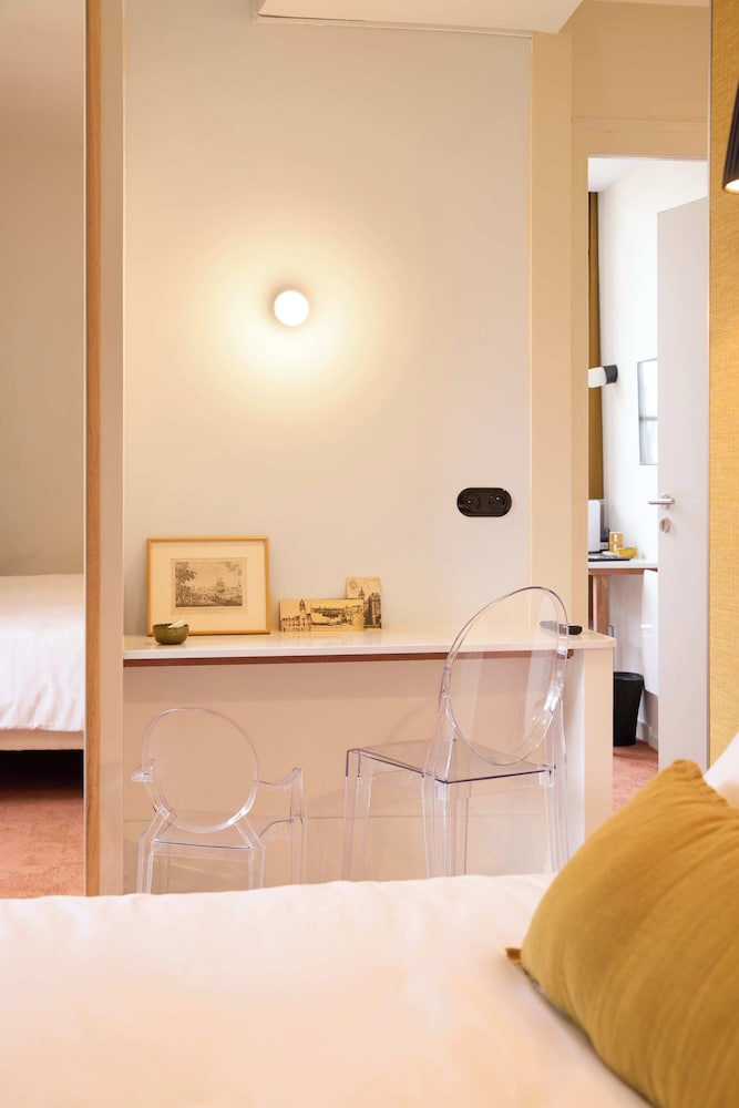 غرفة رباعية بسرير كوين، HOTEL HENRI IV 6/8